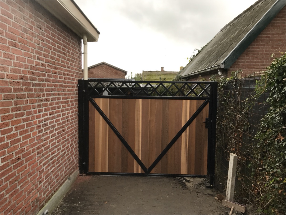Poort met hout